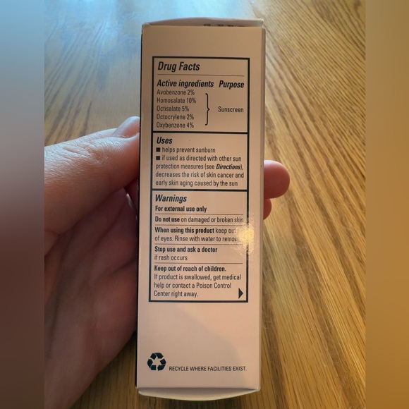 Mary Kay Timewise Day Solution Sunscreen Broad Spectrum SPF 35 - Picture 2 of 6